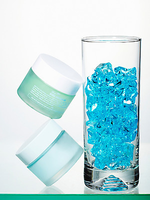 포토 JPG 스튜디오촬영 생활용품 컨셉 장신구 잔 실내 누끼 사람없음 컵 화장 뷰티 화장품 화장용품 미용용품 보석 크림 오브젝트 수분크림 국내포토 식기 내부 광석 파일형식