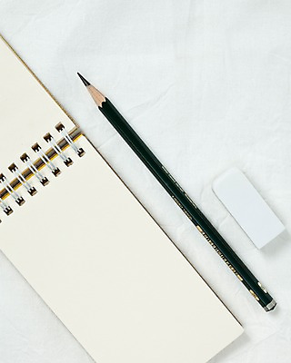 포토 JPG 스튜디오촬영 종이 백그라운드 컨셉 실내 사람없음 필기구 연필 다이어리 메모지 오브젝트 지우개 국내포토 문구용품 학용품 내부 사무용품 파일형식