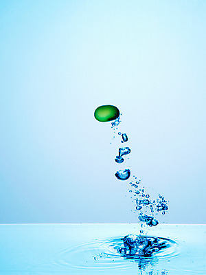 포토 JPG 스튜디오촬영 물결 백그라운드 컨셉 실내 사람없음 물 거품 돌_바위 물방울 수면 물백그라운드 물이미지 물방울백그라운드 색돌 국내포토 자연요소 내부 파일형식