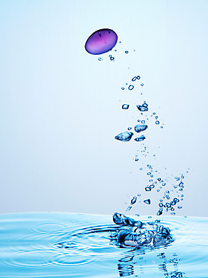 포토 JPG 스튜디오촬영 물결 백그라운드 컨셉 실내 사람없음 물 거품 돌_바위 물방울 수면 물백그라운드 물이미지 물방울백그라운드 색돌 국내포토 자연요소 내부 파일형식