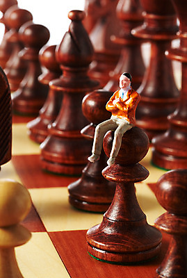 포토 JPG 스튜디오촬영 인형 생활용품 놀이 실내 사람없음 놀이용품 여러개 경쟁 미니어처 게임 말_게임 체스말 체스 체스판 사람인형 국내포토 다수 컨셉 내부 모형 오브젝트 파일형식