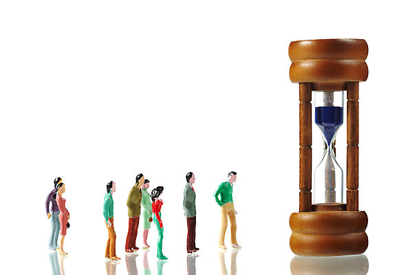 포토 JPG 스튜디오촬영 인형 생활용품 실내 누끼 사람없음 반사 여러개 미니어처 시간 모래시계 사람인형 국내포토 모래 시계 다수 내부 모형 오브젝트 파일형식