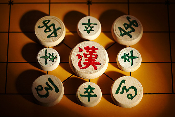 포토 JPG 스튜디오촬영 생활용품 백그라운드 놀이 실내 그림자 사람없음 놀이용품 여러개 경쟁 게임 장기알 장기짝 장기판 국내포토 장기놀이 다수 컨셉 내부 오브젝트 파일형식