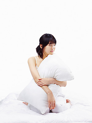 포토 JPG 스튜디오촬영 전신 라이프스타일 웰빙 여자 쿠션 베개 침구 휴식 실내 한명 사람 앉기 동양인 20대 성인 라이프 옆모습 뷰티 눈감음 이불 한국인 잠 수면 여자만 여자한명만 성인여자만 청년만 청년여자만 성인한명만 청년여자한명만 성인여자한명만 성인만 국내포토 1 뷰포인트 컨셉 모션 인종 청년 내부 생활 물 파일형식