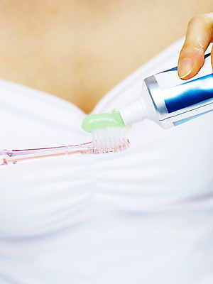 포토 JPG 스튜디오촬영 라이프스타일 웰빙 여자 실내 사람 동양인 라이프 앞모습 신체부위 뷰티 청결 한국인 양치 칫솔 치약 몸통 여자만 국내포토 뷰포인트 인종 내부 생활 위생용품 위생 파일형식