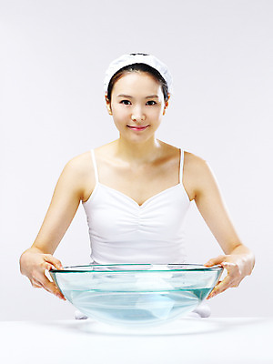 포토 JPG 스튜디오촬영 라이프스타일 웰빙 여자 실내 한명 사람 동양인 상반신 20대 성인 라이프 앞모습 물 뷰티 청결 한국인 세수 여자만 여자한명만 성인여자만 청년만 청년여자만 성인한명만 청년여자한명만 성인여자한명만 성인만 국내포토 자연요소 1 뷰포인트 인종 청년 내부 생활 위생 파일형식