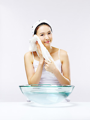 포토 JPG 스튜디오촬영 라이프스타일 웰빙 여자 실내 한명 사람 동양인 상반신 20대 성인 라이프 앞모습 물 수건 뷰티 청결 한국인 세수 여자만 여자한명만 성인여자만 청년만 청년여자만 성인한명만 청년여자한명만 성인여자한명만 성인만 국내포토 자연요소 1 뷰포인트 인종 청년 내부 생활 위생용품 위생 파일형식