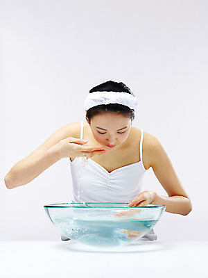 포토 JPG 스튜디오촬영 라이프스타일 웰빙 여자 실내 한명 사람 동양인 상반신 20대 성인 라이프 앞모습 물 뷰티 청결 한국인 세수 여자만 여자한명만 성인여자만 청년만 청년여자만 성인한명만 청년여자한명만 성인여자한명만 성인만 국내포토 자연요소 1 뷰포인트 인종 청년 내부 생활 위생 파일형식