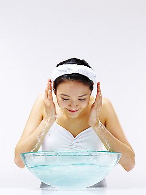 포토 JPG 스튜디오촬영 라이프스타일 웰빙 여자 실내 한명 미소 웃음 사람 동양인 상반신 20대 성인 라이프 앞모습 물 뷰티 청결 한국인 세수 여자만 여자한명만 성인여자만 청년만 청년여자만 성인한명만 청년여자한명만 성인여자한명만 성인만 국내포토 자연요소 1 뷰포인트 표정 인종 청년 내부 생활 위생 파일형식