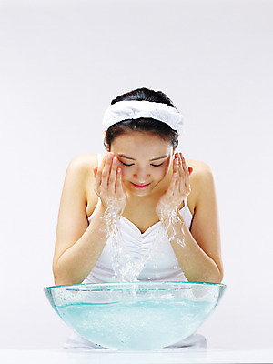 포토 JPG 스튜디오촬영 라이프스타일 웰빙 여자 실내 한명 사람 동양인 상반신 20대 성인 라이프 앞모습 물 뷰티 청결 한국인 세수 여자만 여자한명만 성인여자만 청년만 청년여자만 성인한명만 청년여자한명만 성인여자한명만 성인만 국내포토 자연요소 1 뷰포인트 인종 청년 내부 생활 위생 파일형식