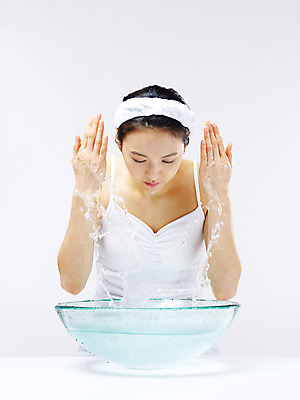 포토 JPG 스튜디오촬영 라이프스타일 웰빙 여자 실내 한명 사람 동양인 상반신 20대 성인 라이프 앞모습 물 뷰티 청결 한국인 세수 여자만 여자한명만 성인여자만 청년만 청년여자만 성인한명만 청년여자한명만 성인여자한명만 성인만 국내포토 자연요소 1 뷰포인트 인종 청년 내부 생활 위생 파일형식