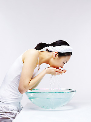 포토 JPG 스튜디오촬영 라이프스타일 웰빙 여자 실내 한명 사람 동양인 상반신 20대 성인 라이프 옆모습 물 뷰티 청결 한국인 세수 여자만 여자한명만 성인여자만 청년만 청년여자만 성인한명만 청년여자한명만 성인여자한명만 성인만 국내포토 자연요소 1 뷰포인트 인종 청년 내부 생활 위생 파일형식