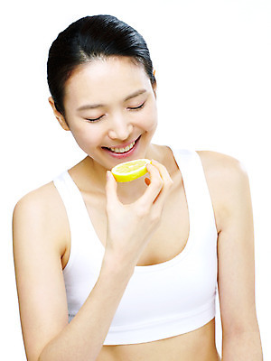 포토 JPG 스튜디오촬영 모델 라이프스타일 웰빙 여자 열매 음식 포즈 오렌지 과일 실내 한명 미소 웃음 누끼 사람 동양인 상반신 20대 성인 라이프 앞모습 뷰티 한국인 여자만 여자한명만 성인여자만 청년만 청년여자만 성인한명만 청년여자한명만 성인여자한명만 성인만 국내포토 식물 1 뷰포인트 표정 인종 청년 내부 생활 파일형식