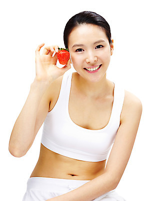 포토 JPG 스튜디오촬영 모델 라이프스타일 웰빙 여자 음식 포즈 과일 딸기 실내 한명 미소 웃음 누끼 사람 동양인 상반신 20대 성인 라이프 앞모습 뷰티 한국인 여자만 여자한명만 성인여자만 청년만 청년여자만 성인한명만 청년여자한명만 성인여자한명만 성인만 국내포토 1 뷰포인트 표정 인종 청년 내부 생활 파일형식