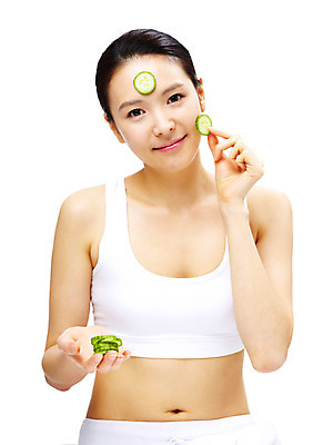 포토 JPG 스튜디오촬영 모델 라이프스타일 웰빙 여자 음식 포즈 채소 오이 실내 한명 미소 웃음 누끼 사람 동양인 상반신 20대 성인 라이프 앞모습 뷰티 한국인 피부 피부관리 오이마사지 여자만 여자한명만 성인여자만 청년만 청년여자만 성인한명만 청년여자한명만 성인여자한명만 성인만 국내포토 1 뷰포인트 표정 인종 청년 내부 생활 신체부위 마사지 파일형식