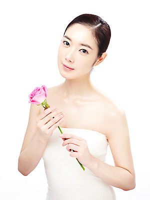 포토 JPG 스튜디오촬영 식물 모델 라이프스타일 웰빙 여자 꽃 포즈 실내 한명 누끼 사람 동양인 상반신 20대 성인 라이프 앞모습 뷰티 장미 한국인 여자만 여자한명만 성인여자만 청년만 청년여자만 성인한명만 청년여자한명만 성인여자한명만 성인만 국내포토 1 뷰포인트 인종 청년 내부 생활 파일형식