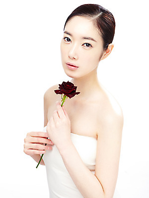 포토 JPG 스튜디오촬영 식물 모델 라이프스타일 웰빙 여자 꽃 포즈 실내 한명 누끼 사람 동양인 상반신 20대 성인 라이프 옆모습 뷰티 장미 한국인 여자만 여자한명만 성인여자만 청년만 청년여자만 성인한명만 청년여자한명만 성인여자한명만 성인만 국내포토 1 뷰포인트 인종 청년 내부 생활 파일형식