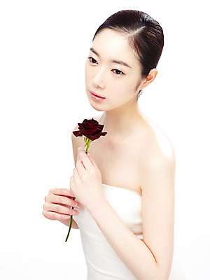 포토 JPG 스튜디오촬영 식물 모델 라이프스타일 웰빙 여자 꽃 포즈 실내 한명 누끼 사람 동양인 상반신 20대 성인 라이프 옆모습 뷰티 장미 한국인 여자만 여자한명만 성인여자만 청년만 청년여자만 성인한명만 청년여자한명만 성인여자한명만 성인만 국내포토 1 뷰포인트 인종 청년 내부 생활 파일형식