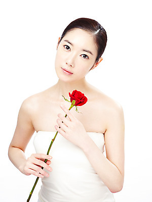 포토 JPG 스튜디오촬영 식물 모델 라이프스타일 웰빙 여자 꽃 포즈 실내 한명 누끼 사람 동양인 상반신 20대 성인 라이프 앞모습 뷰티 장미 한국인 여자만 여자한명만 성인여자만 청년만 청년여자만 성인한명만 청년여자한명만 성인여자한명만 성인만 국내포토 1 뷰포인트 인종 청년 내부 생활 파일형식