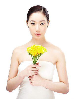 포토 JPG 스튜디오촬영 식물 모델 라이프스타일 웰빙 여자 꽃 포즈 실내 한명 누끼 사람 동양인 상반신 20대 성인 라이프 앞모습 뷰티 한국인 여자만 여자한명만 성인여자만 청년만 청년여자만 성인한명만 청년여자한명만 성인여자한명만 성인만 국내포토 1 뷰포인트 인종 청년 내부 생활 파일형식