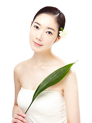 포토 JPG 스튜디오촬영 식물 모델 라이프스타일 웰빙 여자 포즈 잎 나뭇잎 실내 한명 누끼 사람 동양인 상반신 20대 성인 라이프 앞모습 뷰티 한국인 여자만 여자한명만 성인여자만 청년만 청년여자만 성인한명만 청년여자한명만 성인여자한명만 성인만 국내포토 1 뷰포인트 인종 청년 내부 생활 파일형식