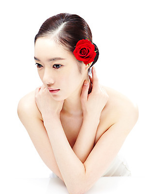 포토 JPG 스튜디오촬영 식물 모델 라이프스타일 웰빙 여자 꽃잎 꽃 포즈 실내 한명 누끼 사람 동양인 상반신 20대 성인 라이프 앞모습 뷰티 장미 한국인 여자만 여자한명만 성인여자만 청년만 청년여자만 성인한명만 청년여자한명만 성인여자한명만 성인만 국내포토 1 뷰포인트 인종 청년 내부 생활 파일형식