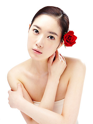 포토 JPG 스튜디오촬영 식물 모델 라이프스타일 웰빙 여자 꽃잎 꽃 포즈 실내 한명 누끼 사람 동양인 상반신 20대 성인 라이프 앞모습 뷰티 장미 한국인 여자만 여자한명만 성인여자만 청년만 청년여자만 성인한명만 청년여자한명만 성인여자한명만 성인만 국내포토 1 뷰포인트 인종 청년 내부 생활 파일형식