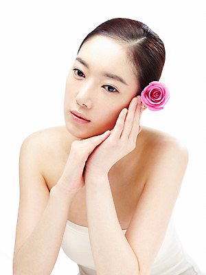 포토 JPG 스튜디오촬영 식물 모델 라이프스타일 웰빙 여자 꽃잎 꽃 포즈 실내 한명 누끼 사람 동양인 상반신 20대 성인 라이프 앞모습 뷰티 장미 한국인 여자만 여자한명만 성인여자만 청년만 청년여자만 성인한명만 청년여자한명만 성인여자한명만 성인만 국내포토 1 뷰포인트 인종 청년 내부 생활 파일형식