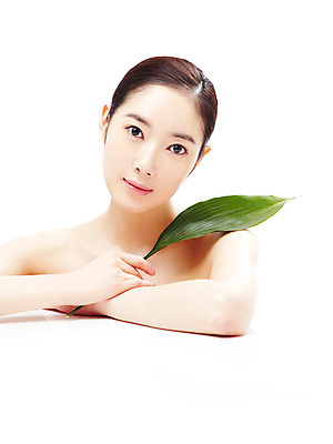 포토 JPG 스튜디오촬영 식물 모델 라이프스타일 웰빙 여자 포즈 잎 나뭇잎 실내 한명 누끼 사람 동양인 상반신 20대 성인 라이프 앞모습 뷰티 한국인 여자만 여자한명만 성인여자만 청년만 청년여자만 성인한명만 청년여자한명만 성인여자한명만 성인만 국내포토 1 뷰포인트 인종 청년 내부 생활 파일형식