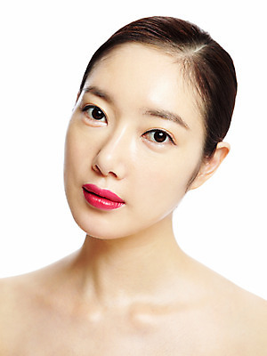 포토 JPG 스튜디오촬영 모델 라이프스타일 웰빙 여자 실내 한명 누끼 사람 동양인 상반신 20대 성인 라이프 앞모습 화장 뷰티 한국인 립스틱 입술 여자만 여자한명만 성인여자만 청년만 청년여자만 성인한명만 청년여자한명만 성인여자한명만 성인만 국내포토 1 뷰포인트 인종 청년 내부 생활 신체부위 화장품 파일형식