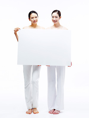 포토 JPG 스튜디오촬영 전신 모델 라이프스타일 웰빙 여자 포즈 다이어트 알림판 실내 건강 서기 미소 웃음 누끼 사람 동양인 20대 성인 두명 라이프 앞모습 뷰티 공백 한국인 알림 여자만 성인여자만 청년만 청년여자만 성인만 국내포토 뷰포인트 모션 표정 인종 청년 내부 생활 파일형식