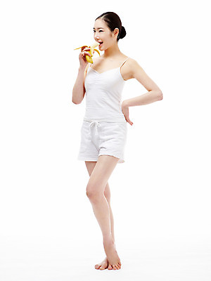 포토 JPG 스튜디오촬영 전신 라이프스타일 웰빙 여자 열매 음식 다이어트 과일 바나나 실내 건강 한명 서기 미소 웃음 누끼 사람 동양인 20대 성인 라이프 옆모습 뷰티 한국인 여자만 여자한명만 성인여자만 청년만 청년여자만 성인한명만 청년여자한명만 성인여자한명만 성인만 국내포토 식물 1 뷰포인트 모션 표정 인종 청년 내부 생활 파일형식