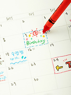 포토 JPG 스튜디오촬영 백그라운드 색연필 실내 미술 사람없음 미술도구 달력 그리기 계획 그림 크레파스 국내포토 컨셉 모션 문화예술 학용품 내부 오브젝트 파일형식