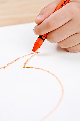 포토 JPG 스튜디오촬영 손 교육 백그라운드 말풍선 색연필 실내 미술 사람 신체부위 미술도구 그리기 스케치북 그림 크레파스 미술교육 국내포토 모션 문화예술 학용품 내부 오브젝트 파일형식