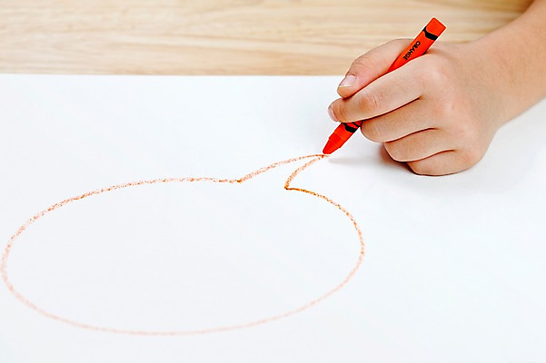 포토 JPG 스튜디오촬영 손 교육 백그라운드 말풍선 색연필 실내 미술 사람 신체부위 미술도구 그리기 스케치북 그림 크레파스 미술교육 국내포토 모션 문화예술 학용품 내부 오브젝트 파일형식