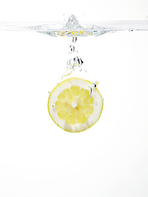 포토 JPG 스튜디오촬영 식물 음식 백그라운드 과일 단면 실내 사람없음 물 농작물 거품 물방울 레몬 물백그라운드 물이미지 국내포토 자연요소 농업 내부 파일형식