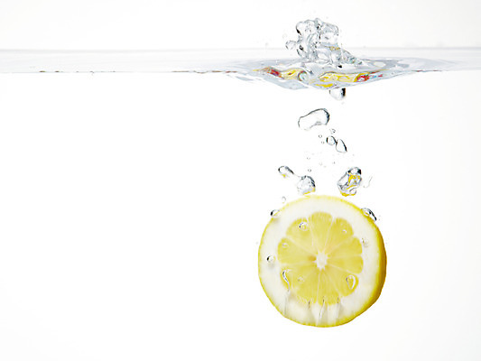 포토 JPG 스튜디오촬영 식물 음식 백그라운드 과일 단면 실내 사람없음 물 농작물 거품 물방울 레몬 물백그라운드 물이미지 국내포토 자연요소 농업 내부 파일형식