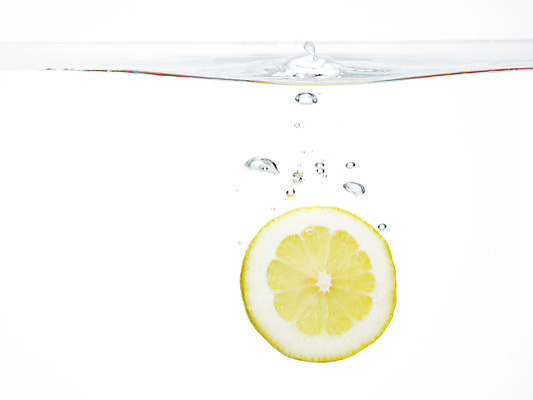 포토 JPG 스튜디오촬영 식물 음식 백그라운드 과일 단면 실내 사람없음 물 농작물 거품 물방울 레몬 물백그라운드 물이미지 국내포토 자연요소 농업 내부 파일형식