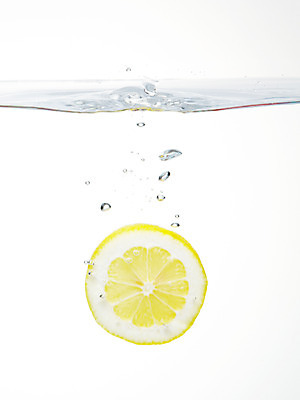 포토 JPG 스튜디오촬영 식물 음식 백그라운드 과일 단면 실내 사람없음 물 농작물 거품 물방울 레몬 물백그라운드 물이미지 국내포토 자연요소 농업 내부 파일형식