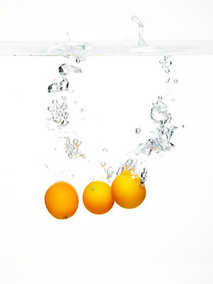 포토 JPG 스튜디오촬영 식물 음식 백그라운드 오렌지 과일 귤 실내 사람없음 물 농작물 거품 물방울 물백그라운드 물이미지 제철과일 국내포토 자연요소 농업 내부 제철 파일형식