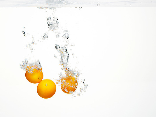 포토 JPG 스튜디오촬영 식물 음식 백그라운드 오렌지 과일 귤 실내 사람없음 물 농작물 거품 물방울 물백그라운드 물이미지 제철과일 국내포토 자연요소 농업 내부 제철 파일형식