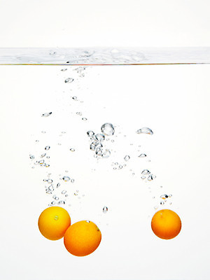 포토 JPG 스튜디오촬영 식물 음식 백그라운드 오렌지 과일 귤 실내 사람없음 물 농작물 거품 물방울 물백그라운드 물이미지 제철과일 국내포토 자연요소 농업 내부 제철 파일형식