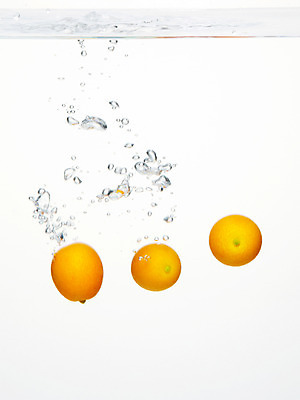 포토 JPG 스튜디오촬영 식물 음식 백그라운드 오렌지 과일 귤 실내 사람없음 물 농작물 거품 물방울 물백그라운드 물이미지 제철과일 국내포토 자연요소 농업 내부 제철 파일형식