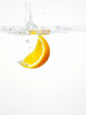 포토 JPG 스튜디오촬영 식물 음식 백그라운드 오렌지 과일 단면 실내 사람없음 물 농작물 거품 물방울 물백그라운드 물이미지 국내포토 자연요소 농업 내부 파일형식