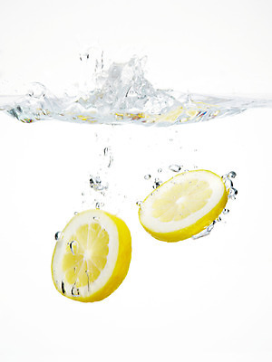 포토 JPG 스튜디오촬영 식물 음식 백그라운드 과일 단면 실내 사람없음 물 농작물 거품 물방울 레몬 물백그라운드 물이미지 국내포토 자연요소 농업 내부 파일형식