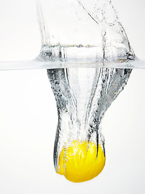 포토 JPG 스튜디오촬영 식물 음식 백그라운드 과일 실내 사람없음 물 농작물 거품 물방울 레몬 물백그라운드 물이미지 국내포토 자연요소 농업 내부 파일형식