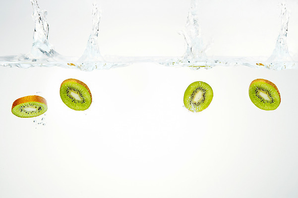 포토 JPG 스튜디오촬영 식물 음식 백그라운드 과일 단면 실내 키위 사람없음 물 농작물 거품 물방울 물백그라운드 물이미지 국내포토 자연요소 농업 내부 파일형식