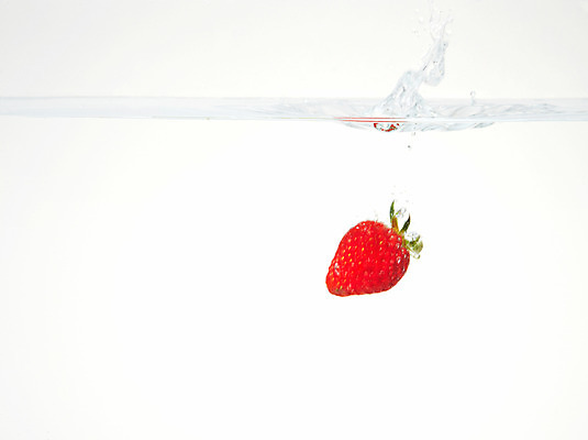 포토 JPG 스튜디오촬영 식물 음식 백그라운드 과일 딸기 실내 사람없음 물 농작물 거품 물방울 물백그라운드 물이미지 제철과일 국내포토 자연요소 농업 내부 제철 파일형식