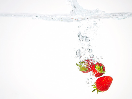 포토 JPG 스튜디오촬영 식물 음식 백그라운드 과일 딸기 실내 사람없음 물 농작물 거품 물방울 물백그라운드 물이미지 제철과일 국내포토 자연요소 농업 내부 제철 파일형식