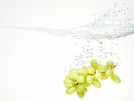 포토 JPG 스튜디오촬영 식물 음식 백그라운드 과일 포도 실내 사람없음 물 농작물 거품 물방울 청포도 물백그라운드 물이미지 국내포토 자연요소 농업 내부 파일형식